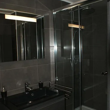 Duplex 4 Personnes Jacuzzi Apartment *